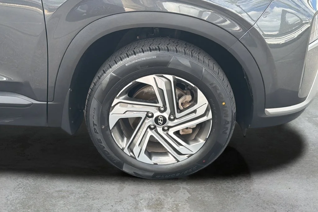 Used 2023 Gray Hyundai SEL image 9