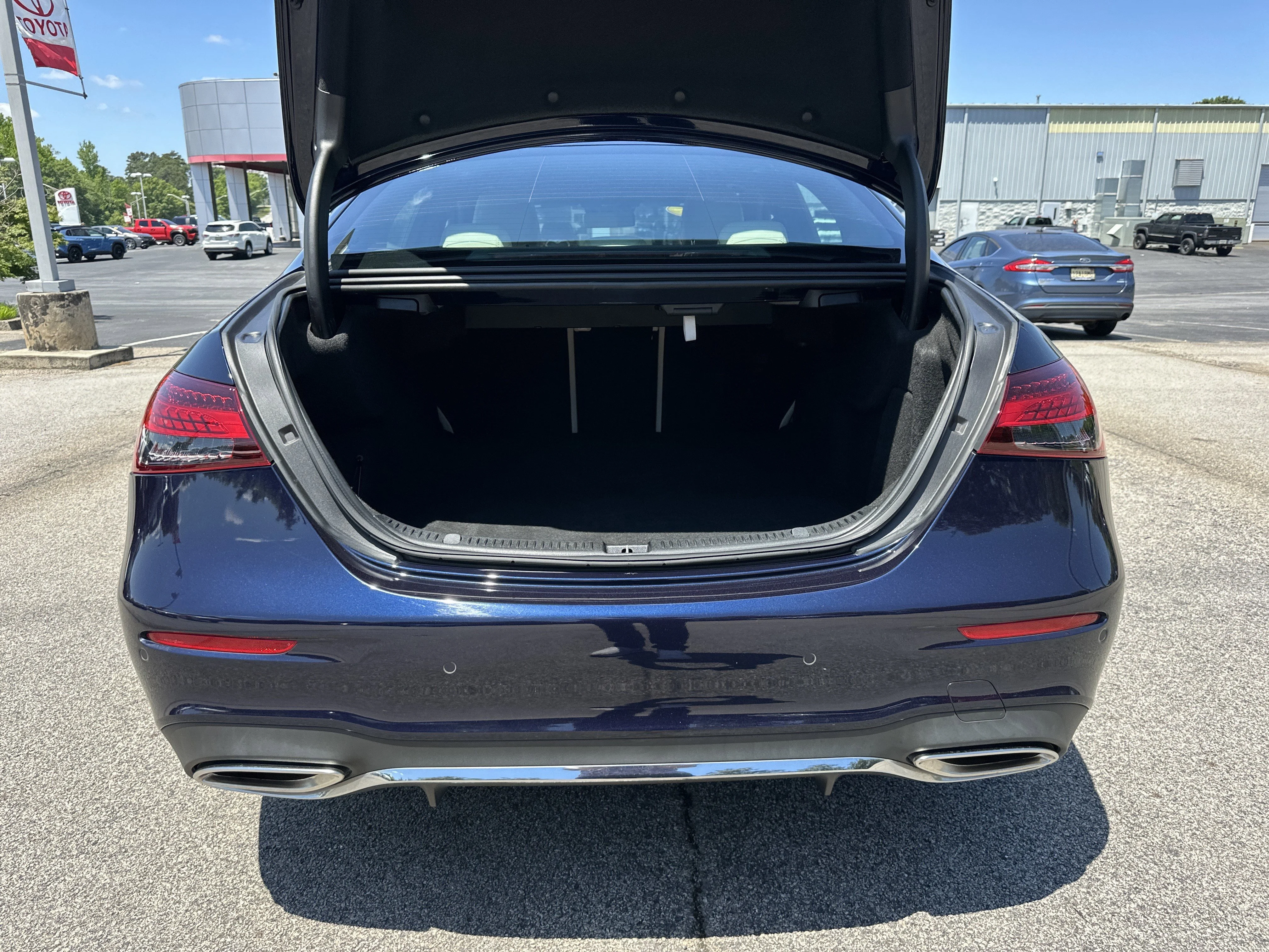 Used 2021 Lunar Blue Metallic Mercedes-Benz E 350 image 18