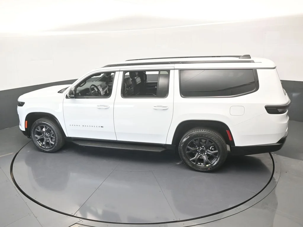 New 2026 Bright White Clear-Coat Exterior Paint Jeep Limited Altitude image 45