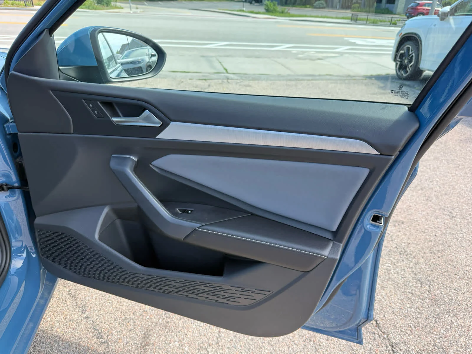 New 2026 Monterey Blue Pearl Volkswagen SE image 9