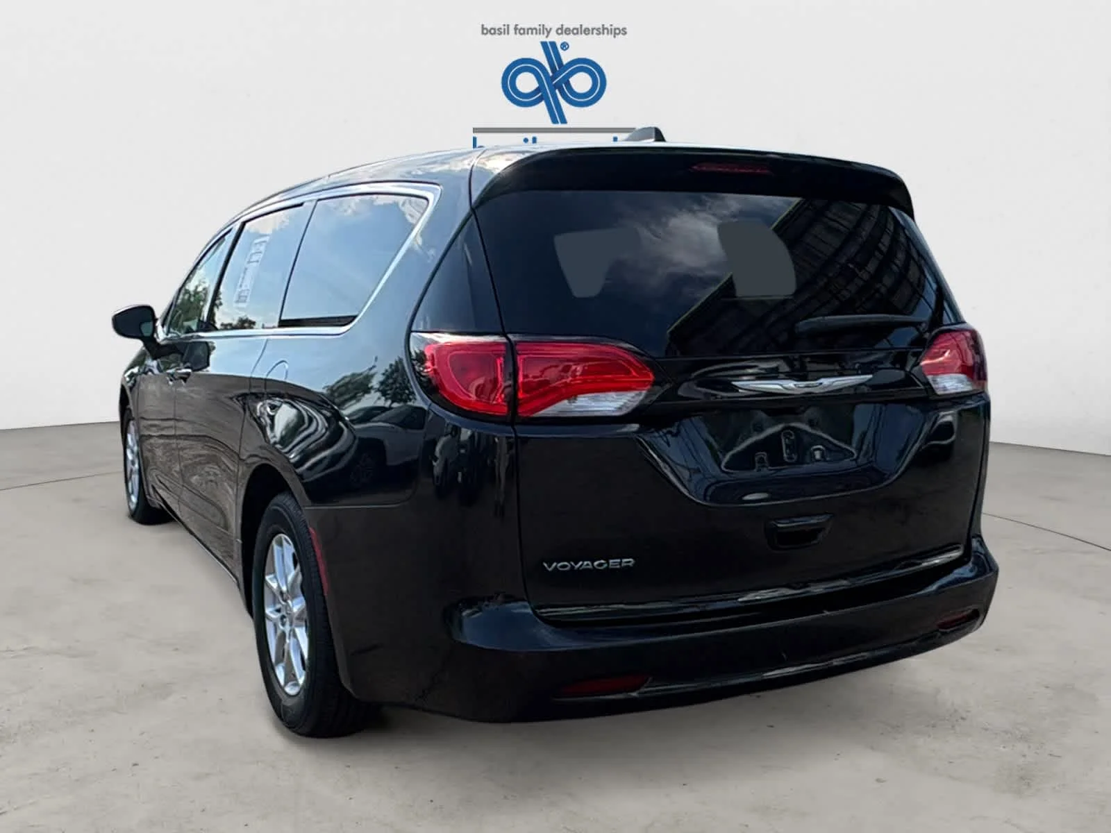 Used 2023 Brilliant Black Crystal Pearlcoat Chrysler LX image 5