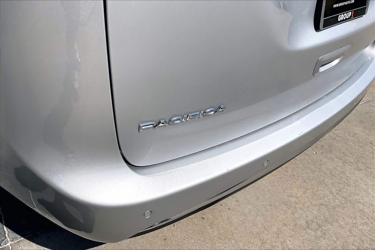 Used 2024 Silver Mist Clearcoat Chrysler Touring L image 10