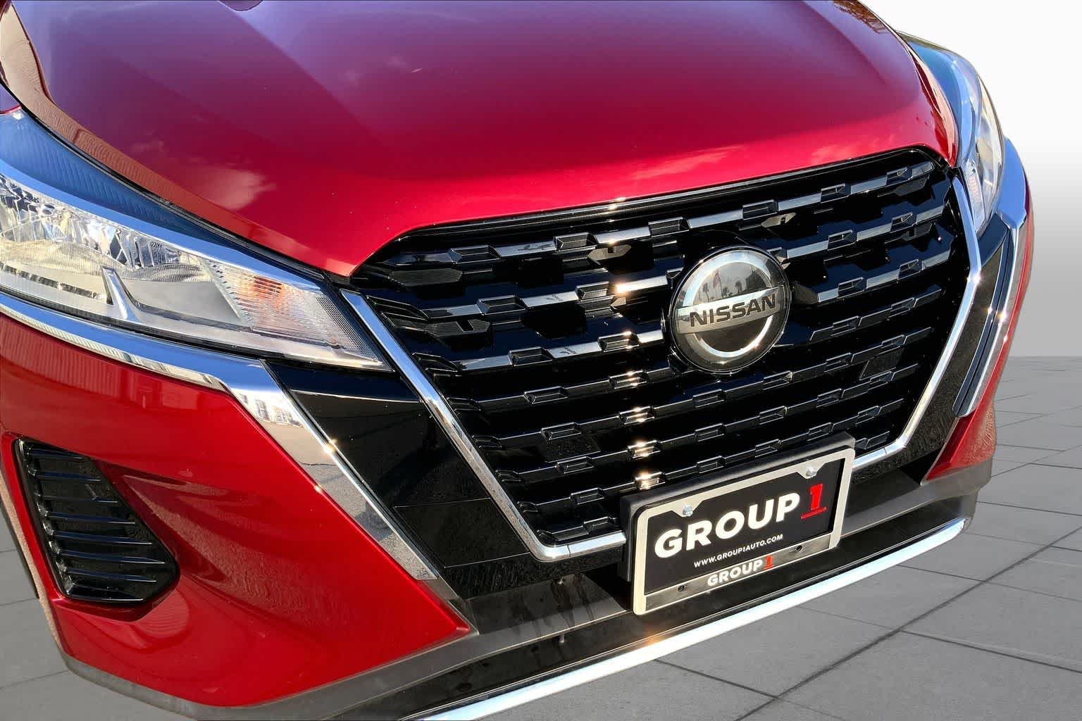 Used 2021 Scarlet Ember Tintcoat/Super Black Nissan SV image 30