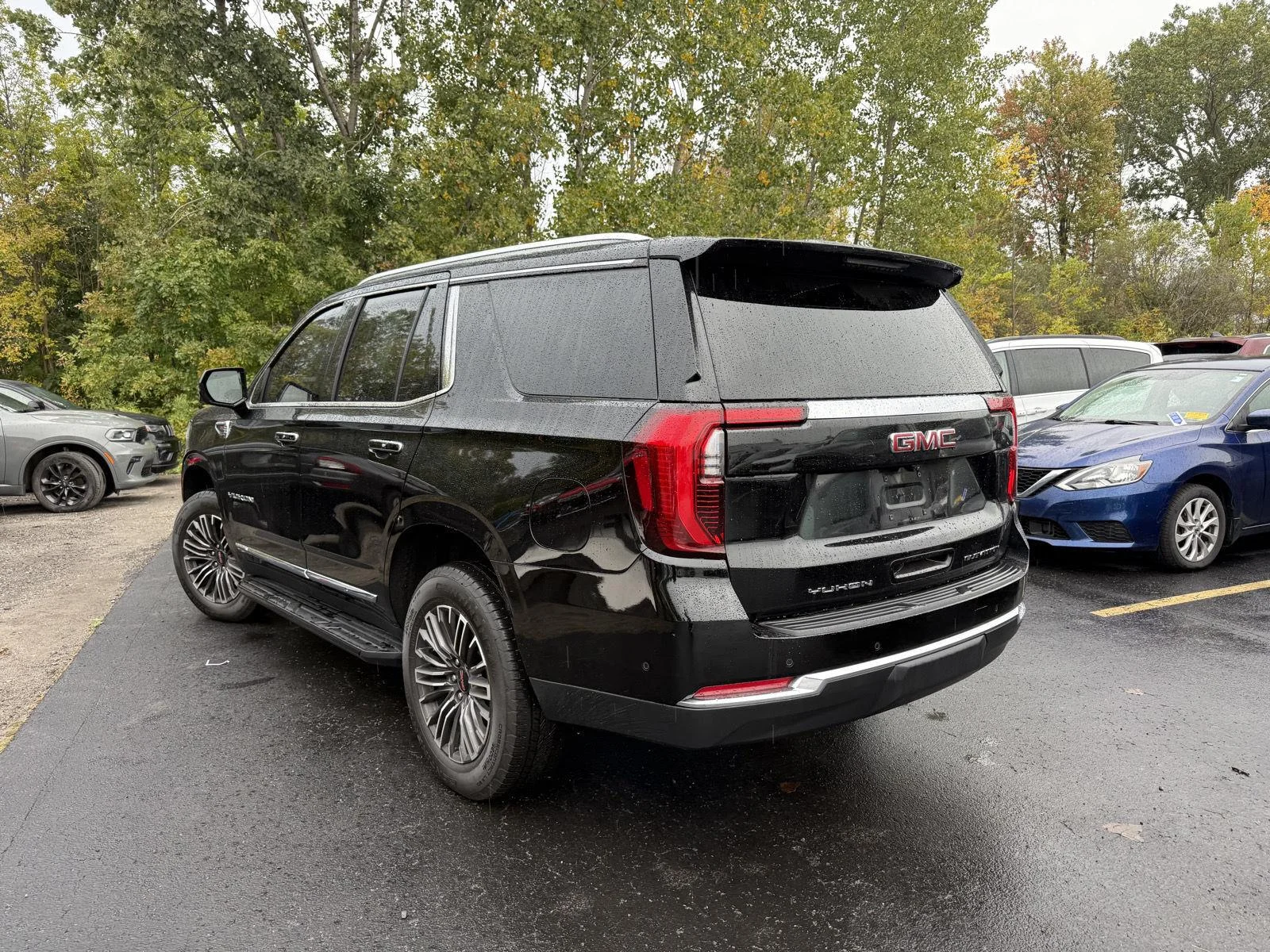 Used 2025 Onyx Black GMC Elevation image 11