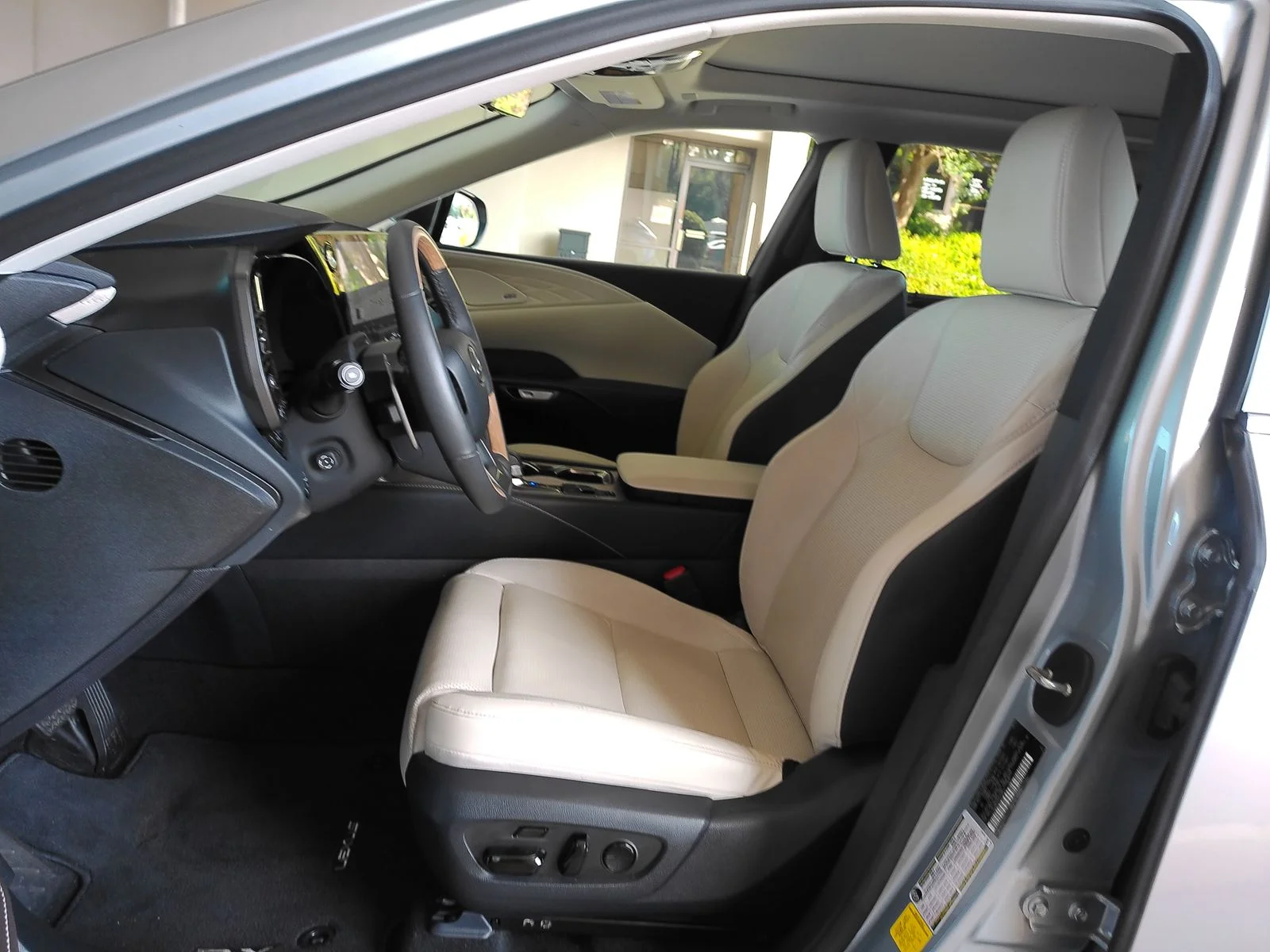 Used 2024 Silver Lexus 350h Luxury image 8