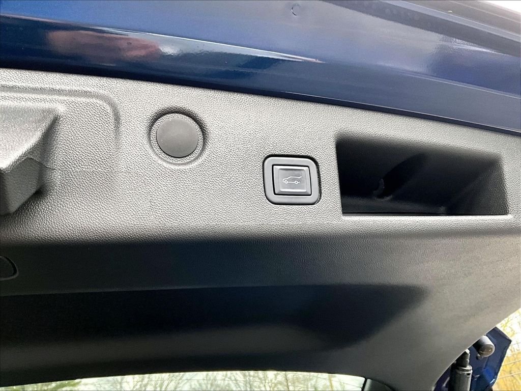 Used 2022 Blue Chevrolet LT image 25