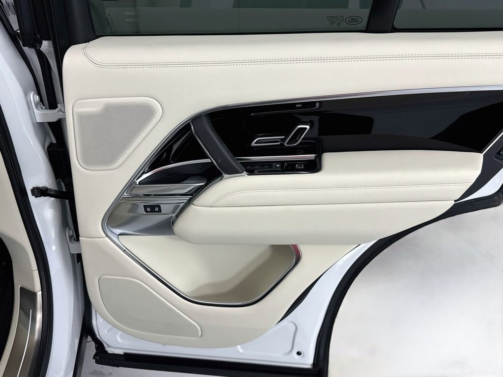 Certified Used 2025 Fuji White Land Rover SE image 26