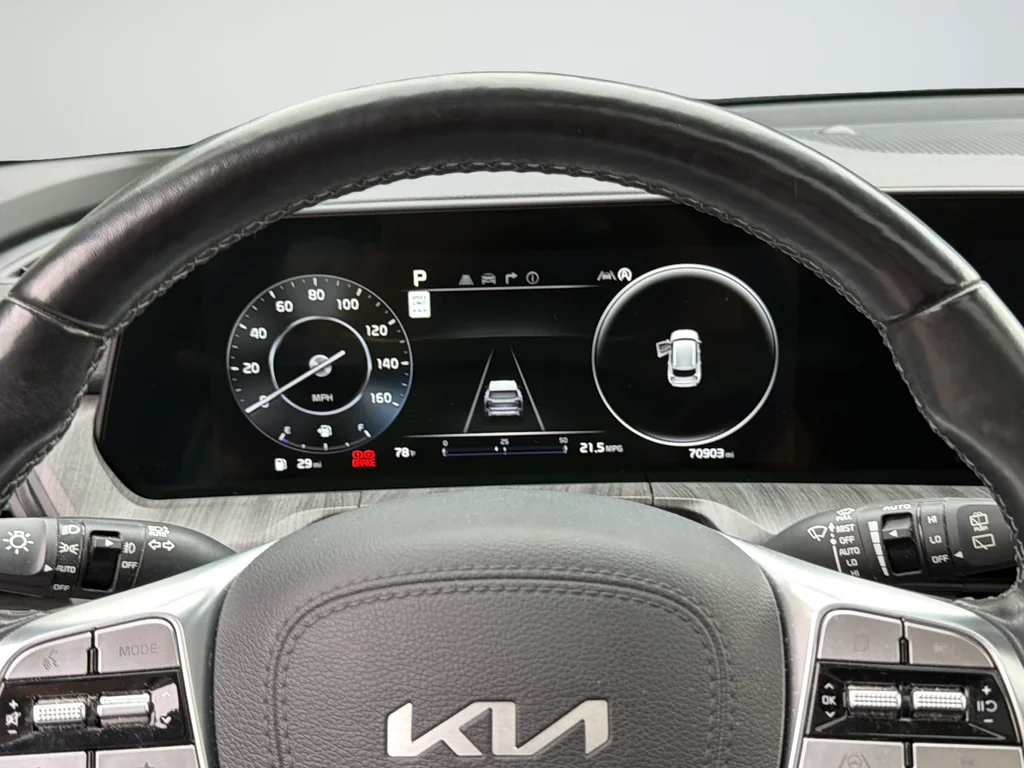 Used 2024 Silver Kia SX-Prestige image 31