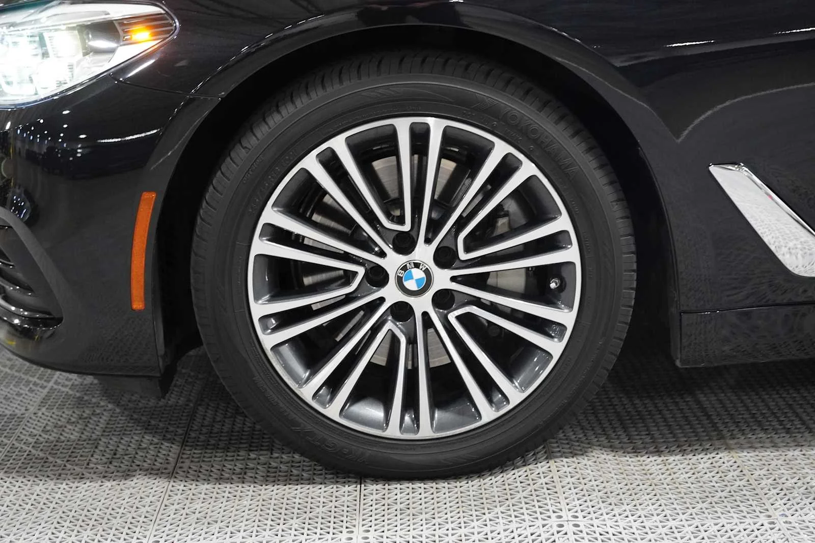 Used 2019 Black Sapphire Metallic BMW 530i image 8