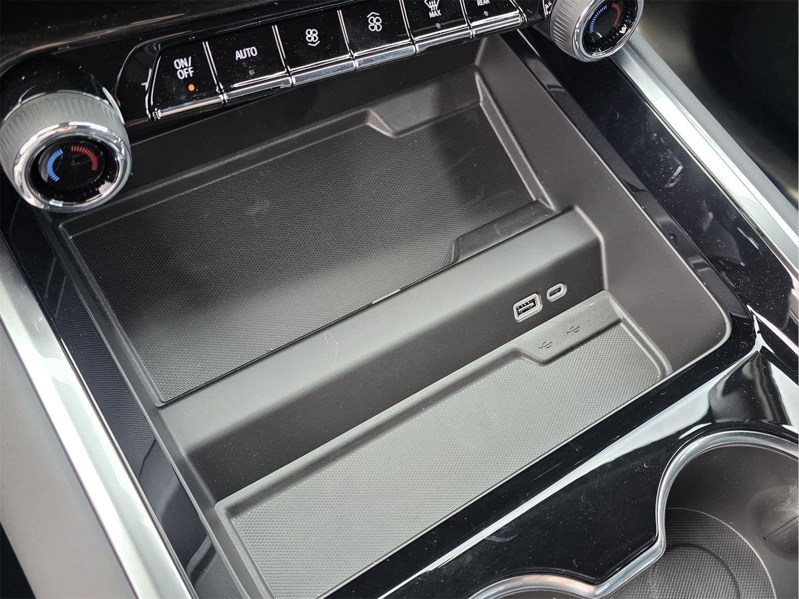 2026 Chevrolet Suburban LS - Photo 13