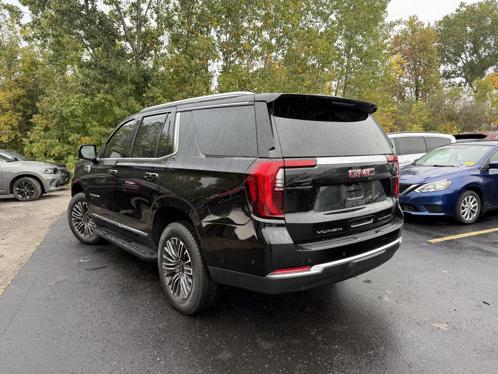 Used 2025 Onyx Black GMC Elevation image 11