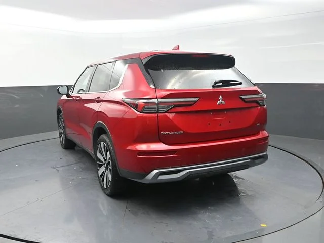 Used 2025  Mitsubishi SE image 6