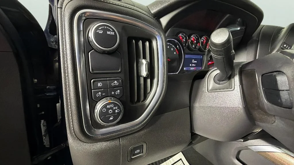 Used 2020 NORTHSKY BLUE METALLIC Chevrolet RST image 20