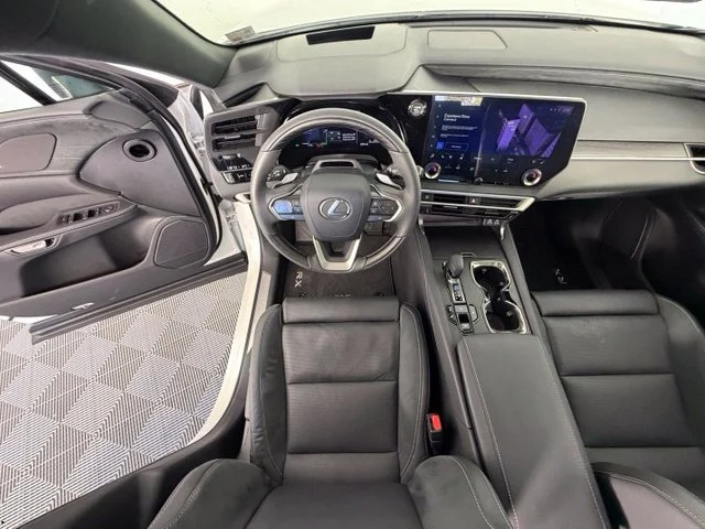 Used 2025 White Lexus 350h Luxury image 26
