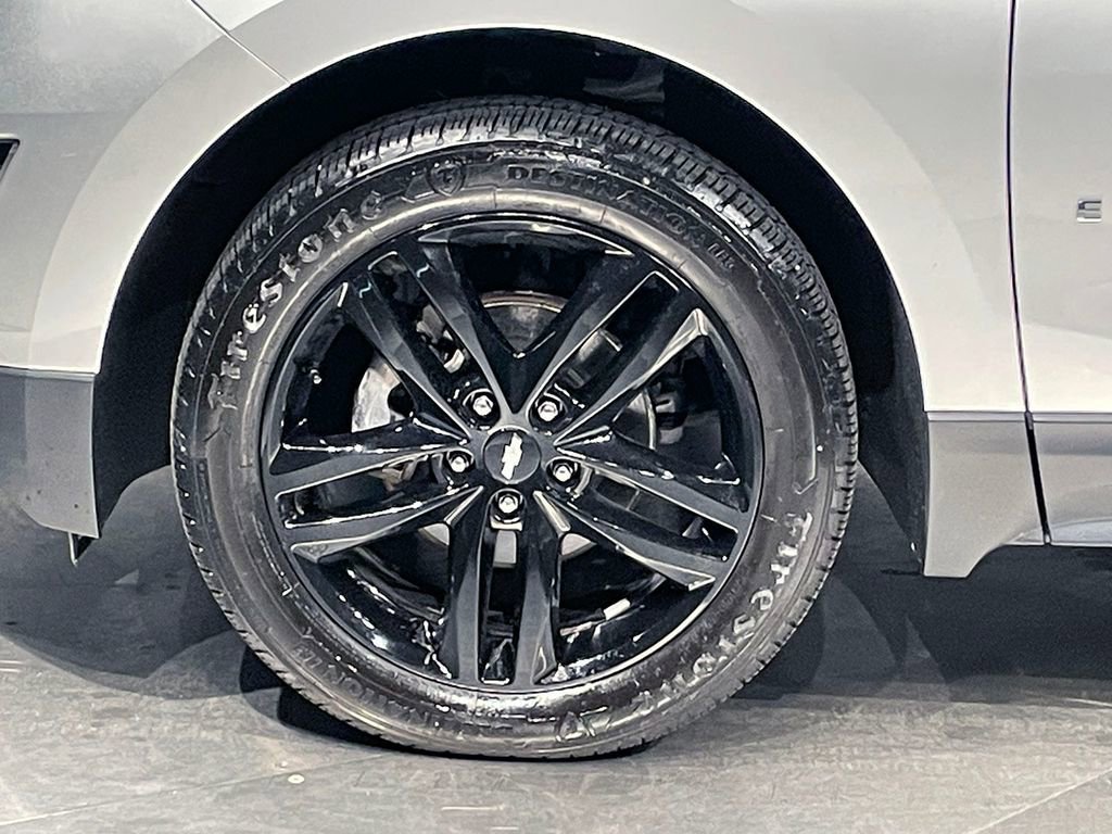 Used 2021 SILVER ICE METALLIC Chevrolet LT image 17