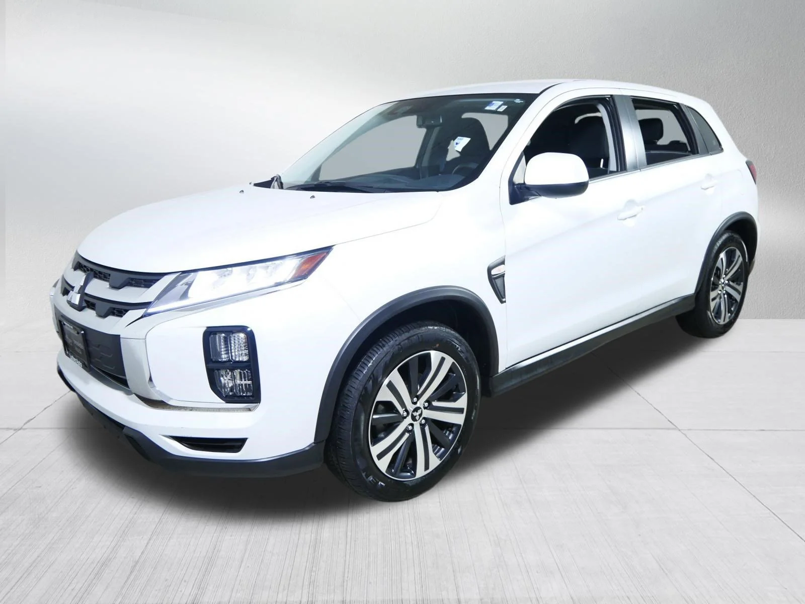 Used 2025 White Diamond Mitsubishi ES image 3