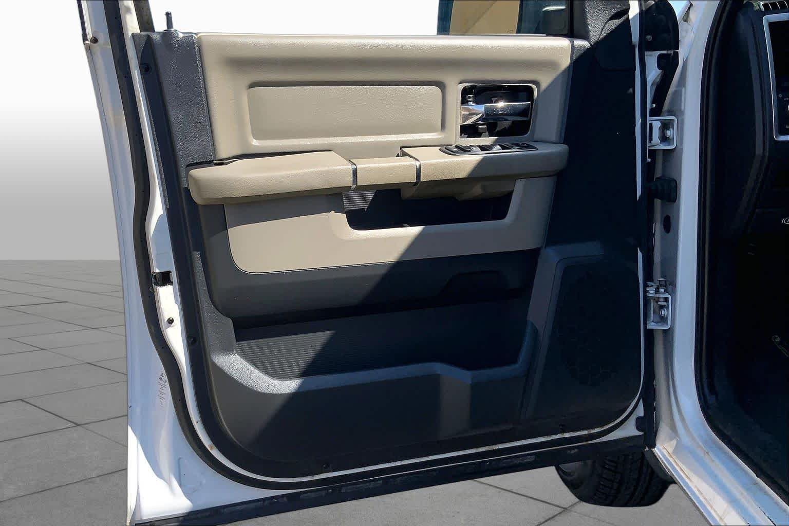 Used 2011 Bright White Ram SLT image 21