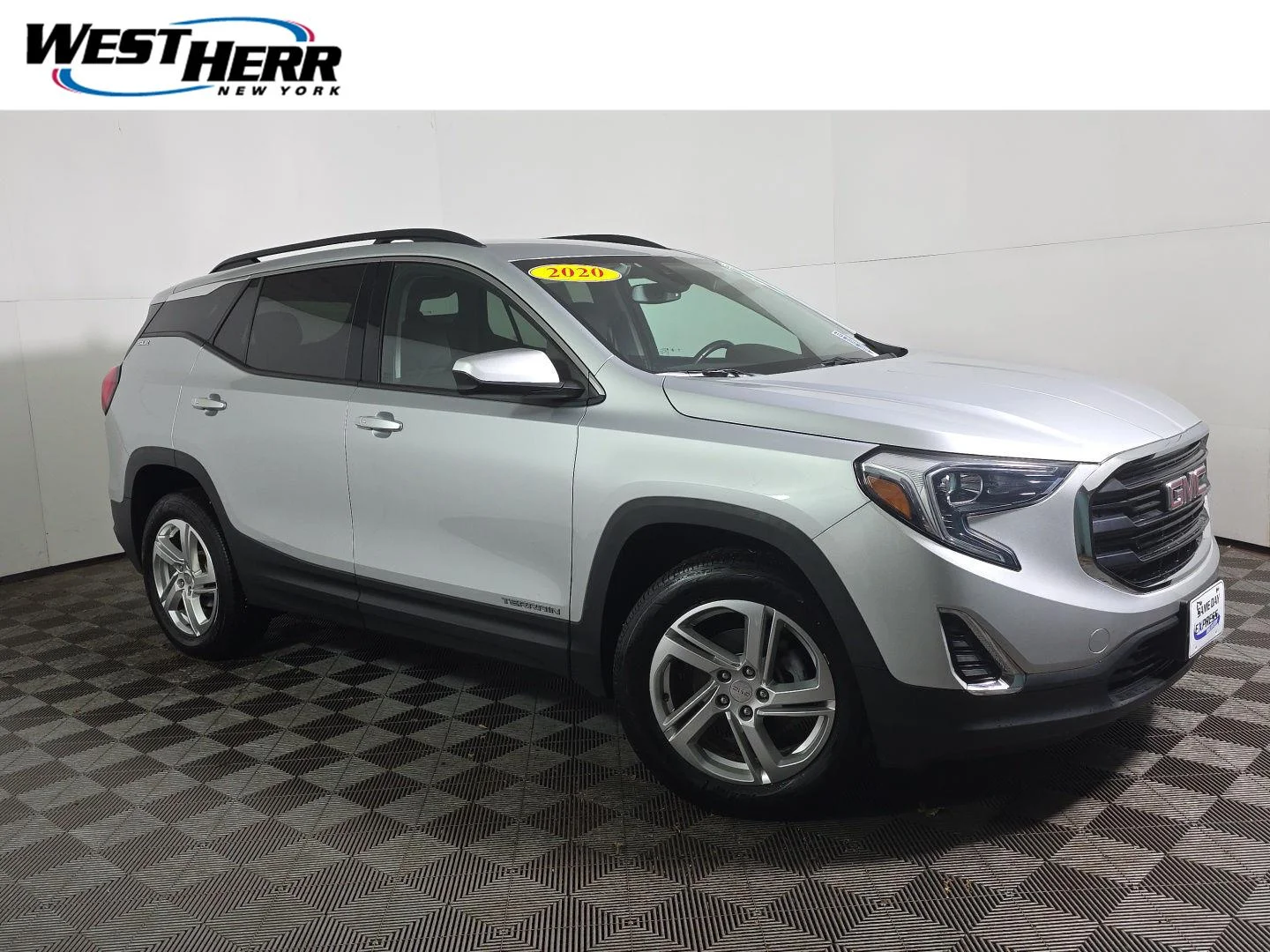 Used 2020 Quicksilver Metallic GMC SLE image 1