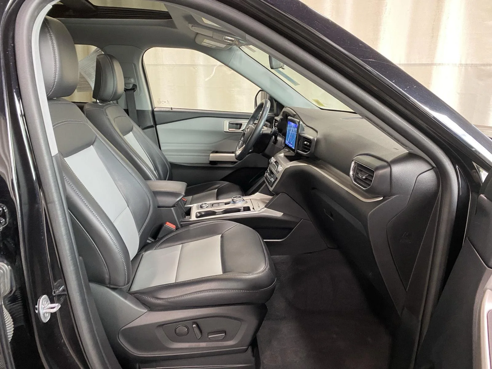 Used 2023 Black Metallic Ford XLT image 10