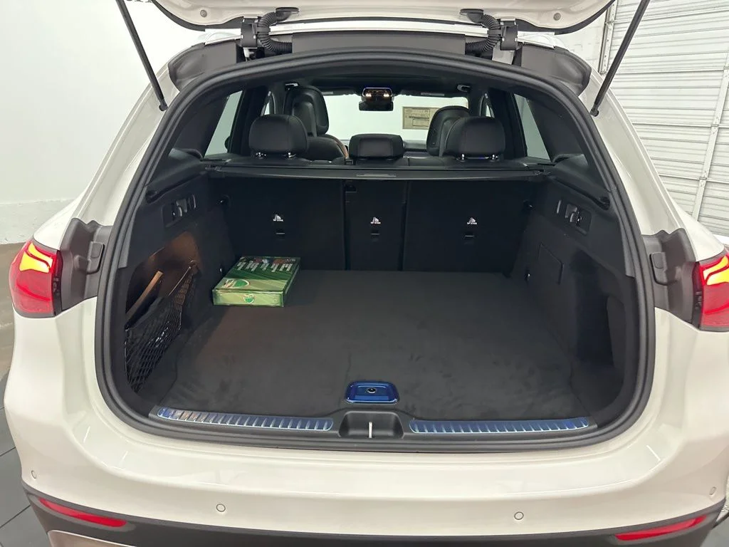 Used 2026 White Mercedes-Benz GLC 300 image 23