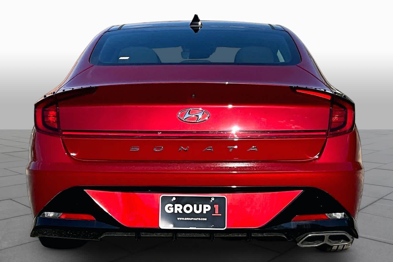 Used 2023 Ultimate Red Hyundai SEL image 5