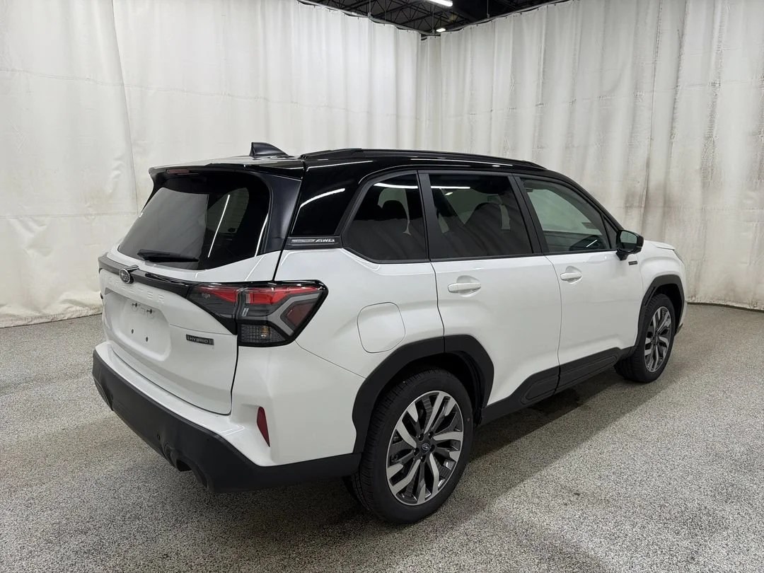 New 2026 Crystal White Pearl/Crystal Black Silica Subaru Touring Hybrid image 8