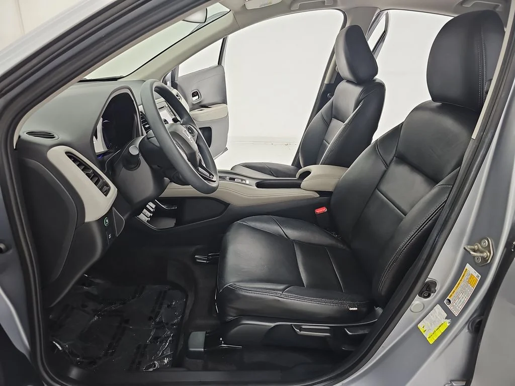 Used 2018 Silver Honda LX image 19