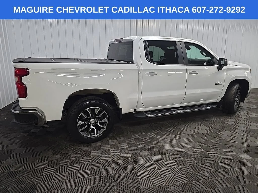 Used 2022 Summit White Chevrolet LT image 3