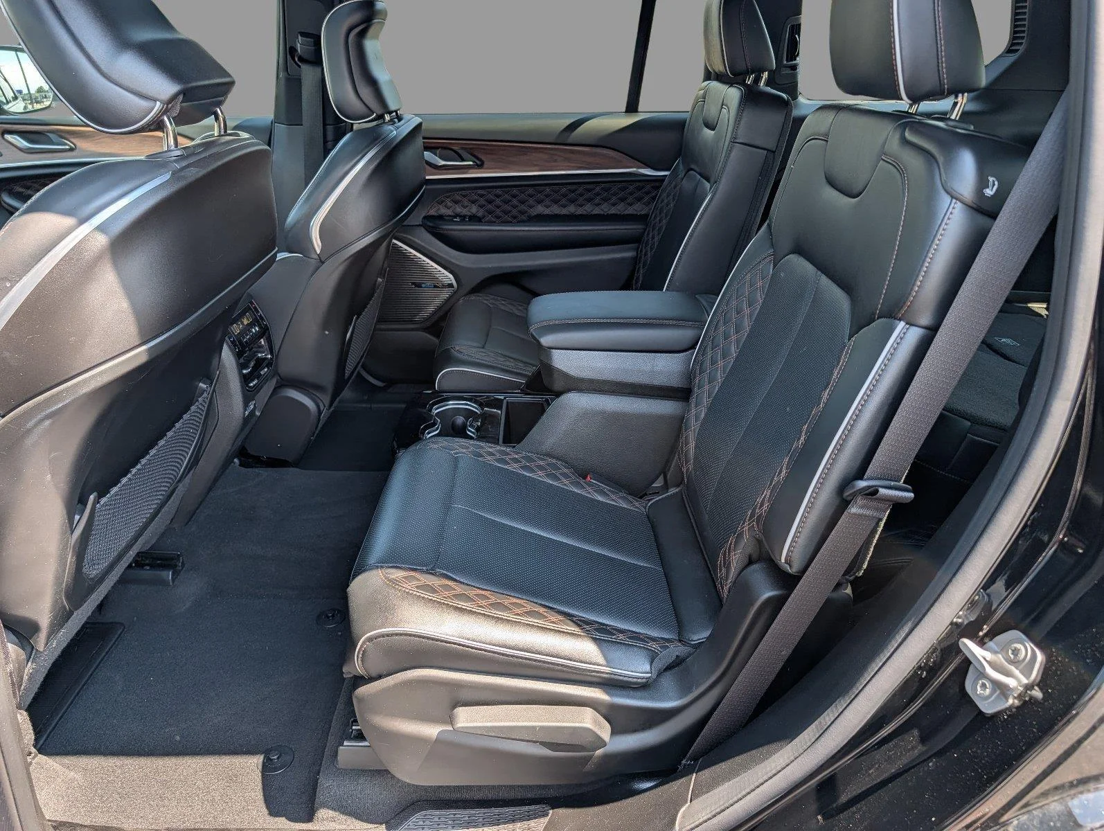Used 2025 Diamond Black Crystal Pearlcoat Jeep Summit image 31
