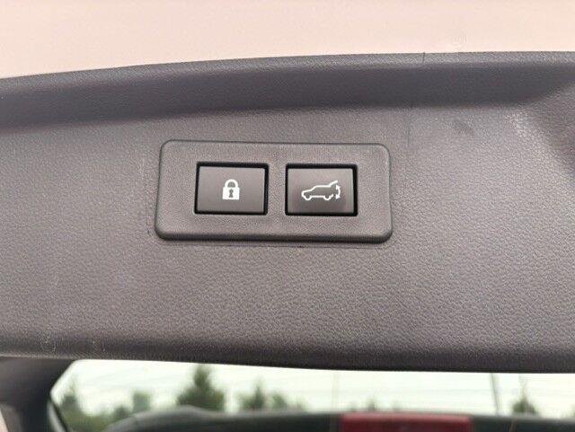 Used 2025 Crystal White Pearl Subaru Onyx Edition image 18