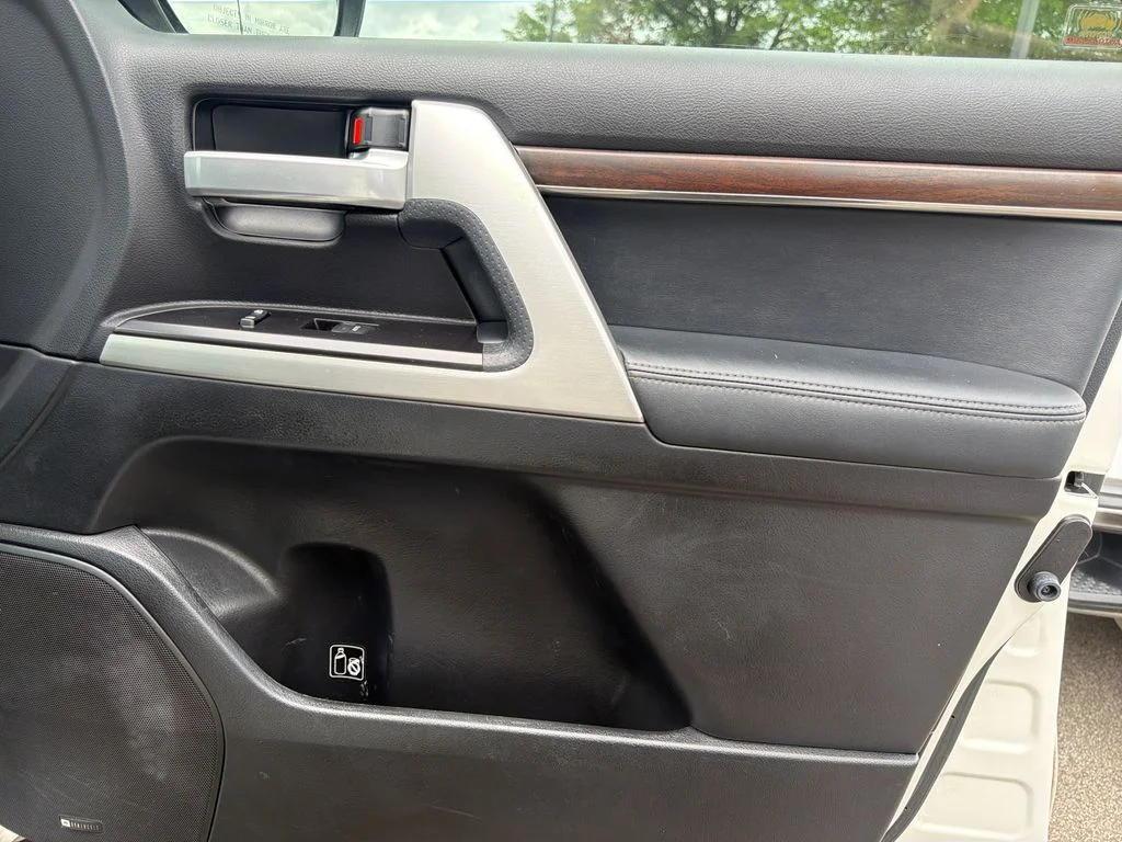 Used 2018 Blizzard Pearl Toyota  image 43