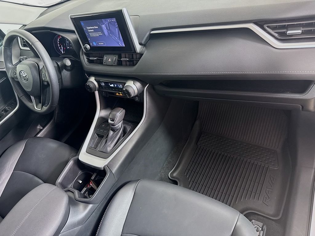 Used 2024 Silver Sky Metallic Toyota XLE Premium image 29