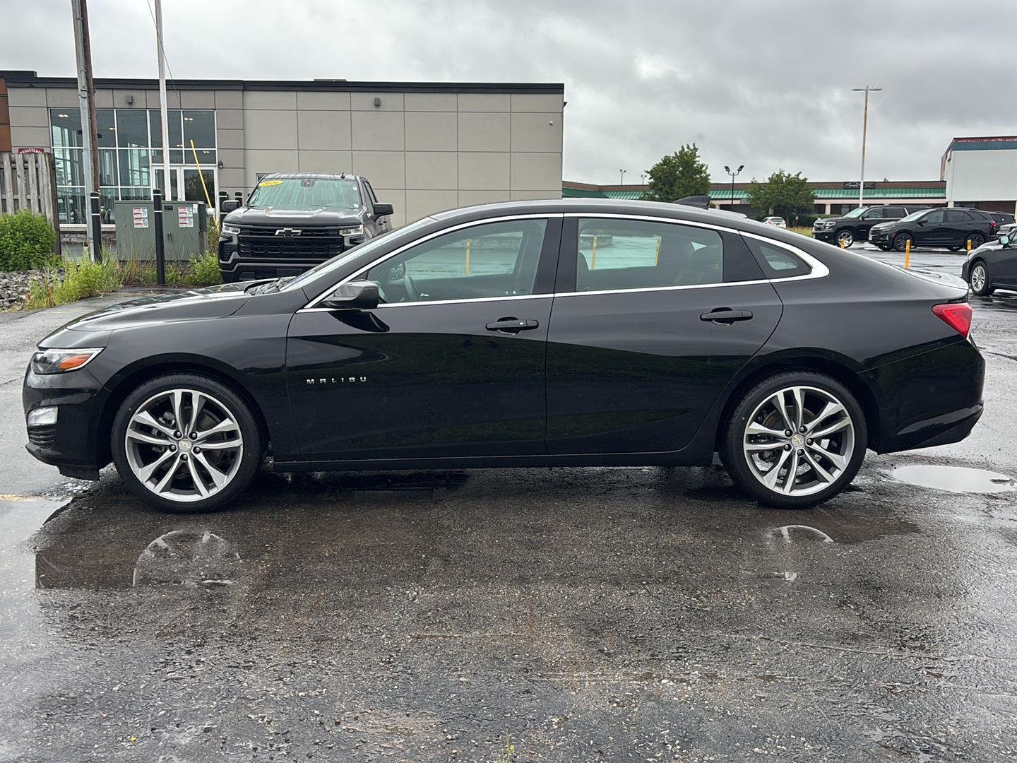 Used 2023 Mosaic Black Metallic Chevrolet  image 4