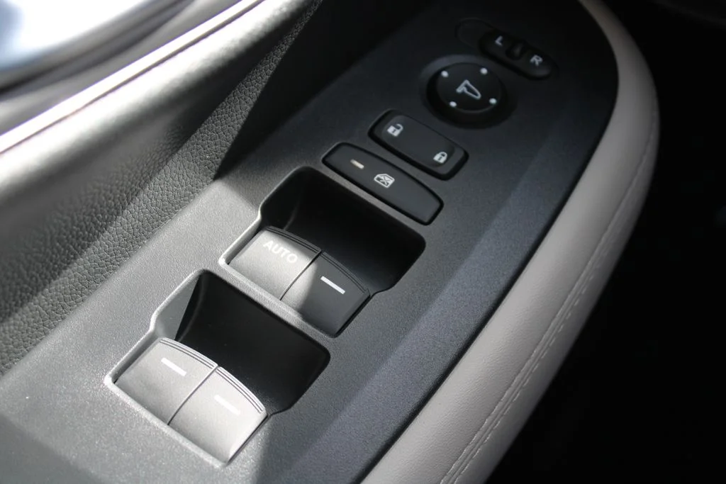 New 2026 Platinum White Pearl Honda AWD LX image 28