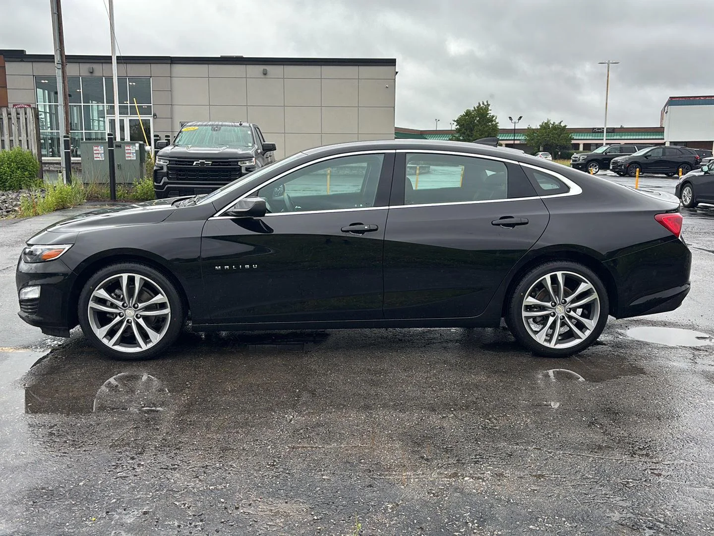 Used 2023 Mosaic Black Metallic Chevrolet  image 4
