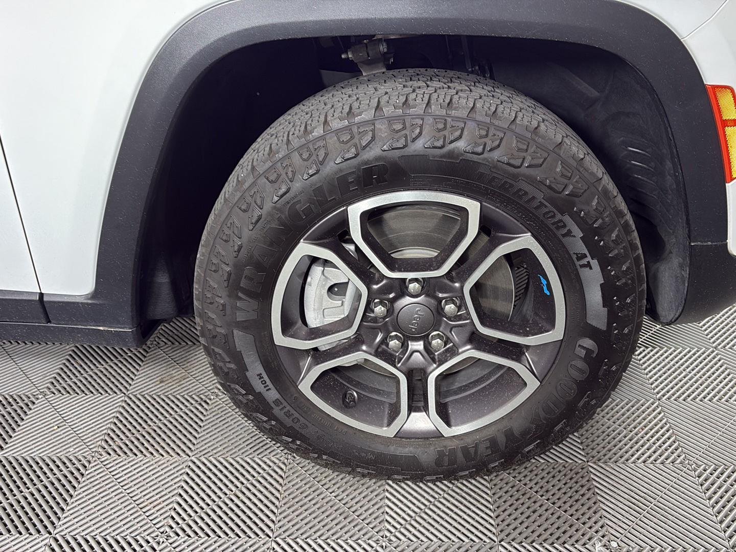 Used 2023 Bright White Clearcoat Jeep Trailhawk image 15