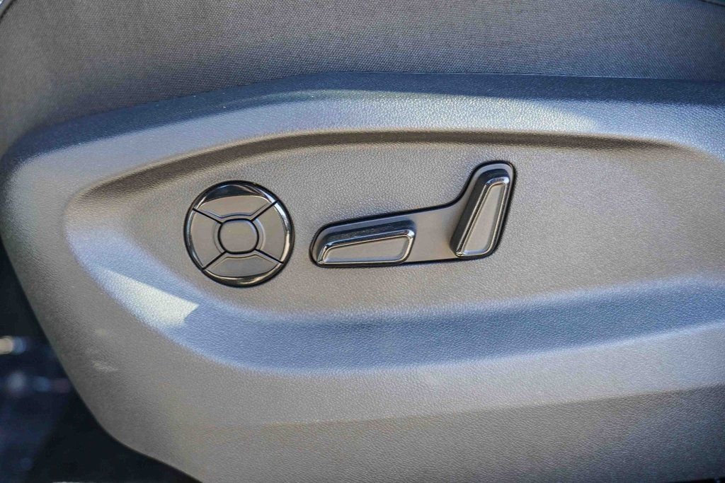 2026 Volkswagen Tiguan SE - Photo 22