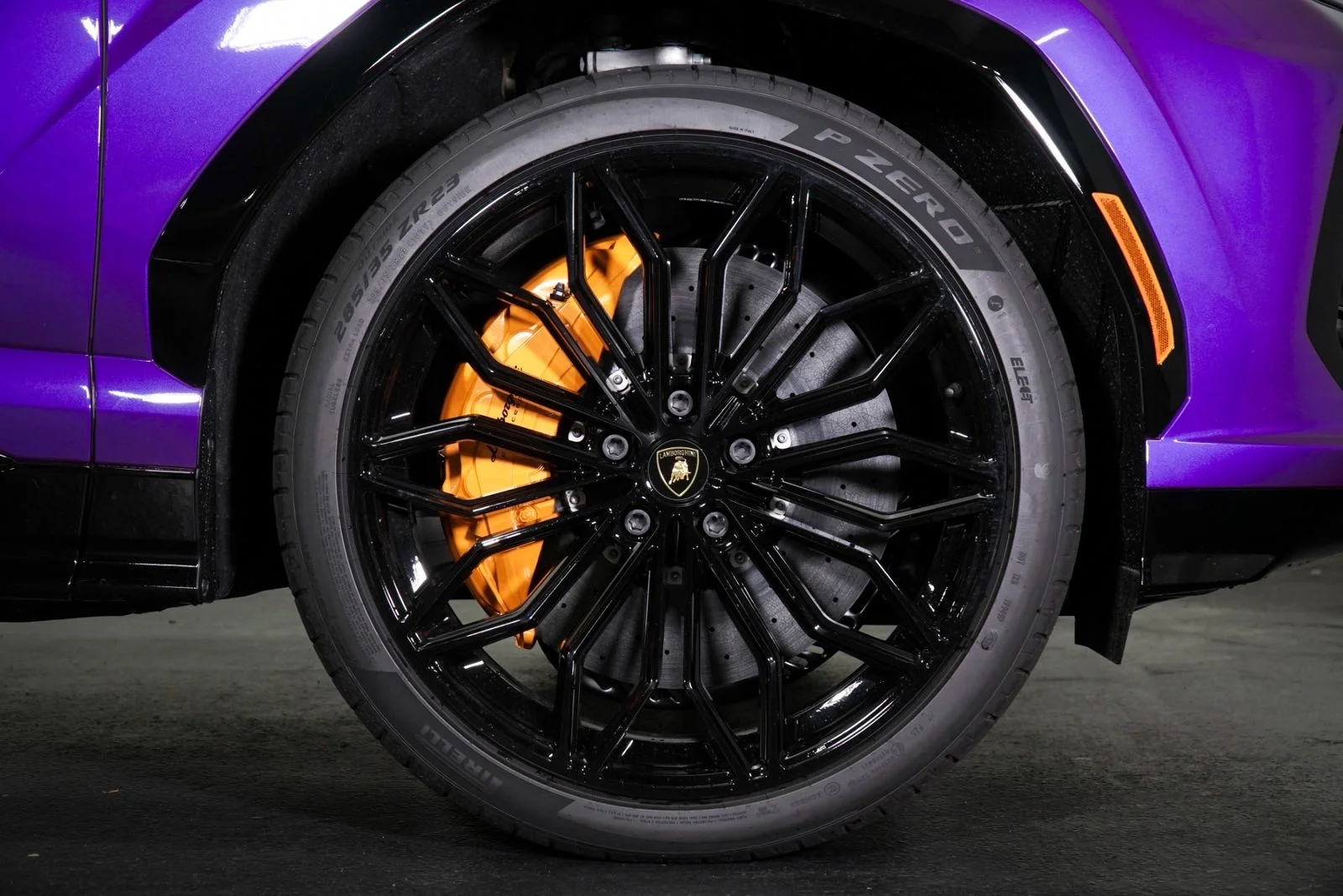 Used 2025  Lamborghini  image 4