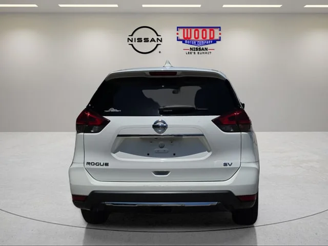 Used 2018 Glacier White Nissan SV image 3