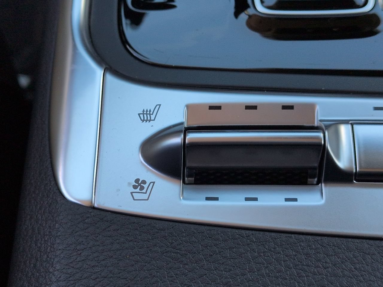New 2027 Ivory Silver Kia SX Prestige image 30
