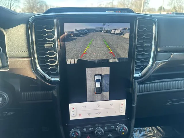 New 2025 Oxford White Ford LARIAT® image 23