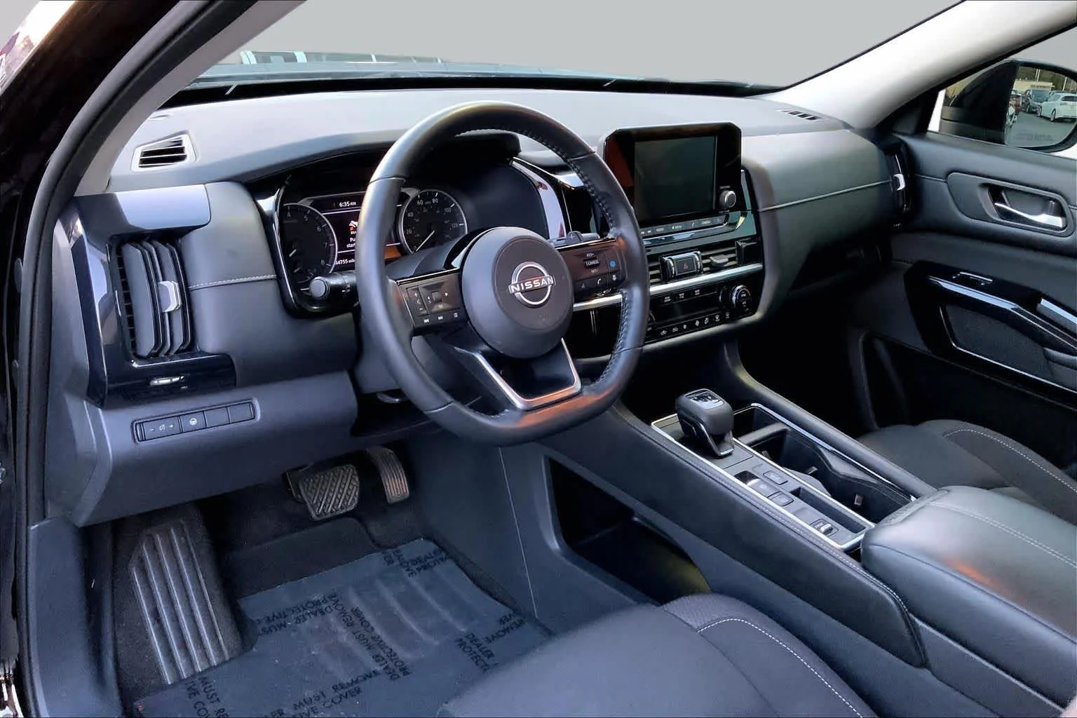 Used 2022 Super Black Nissan SV image 15