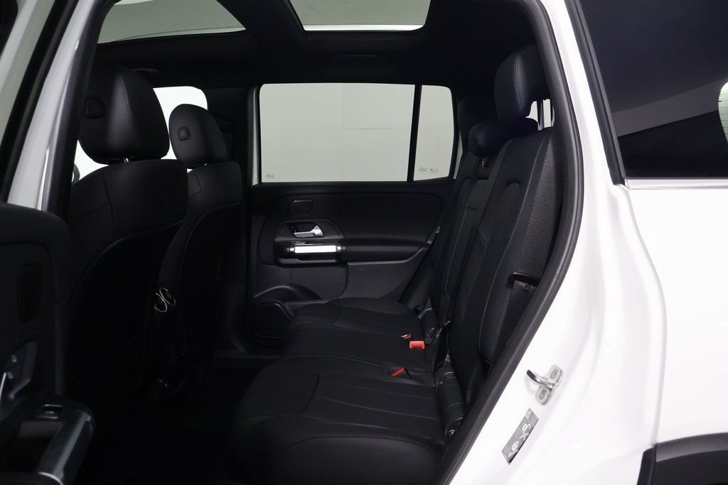 New 2026 Polar White Mercedes-Benz GLB 250 image 6