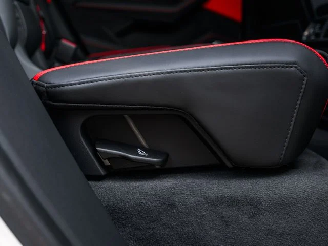 Used 2025  Lamborghini SE image 58