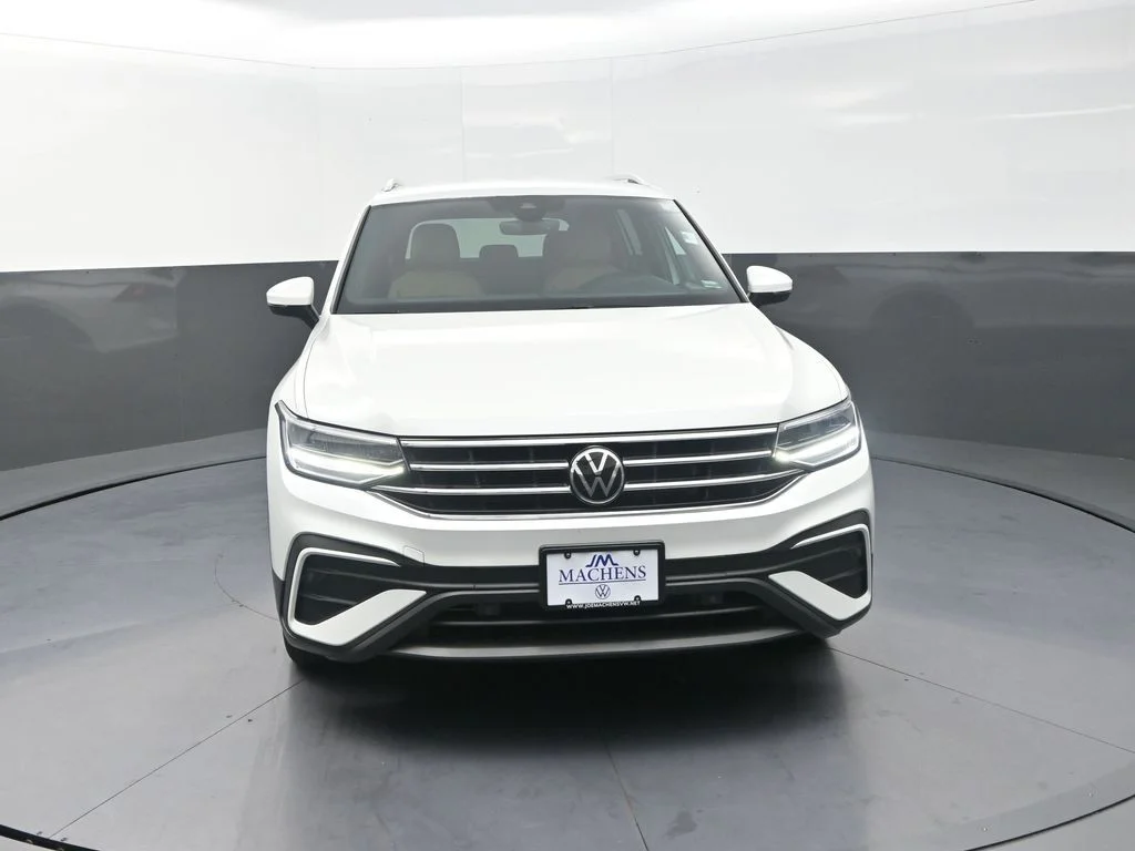 Used 2023 White Volkswagen 2.0T SE image 2