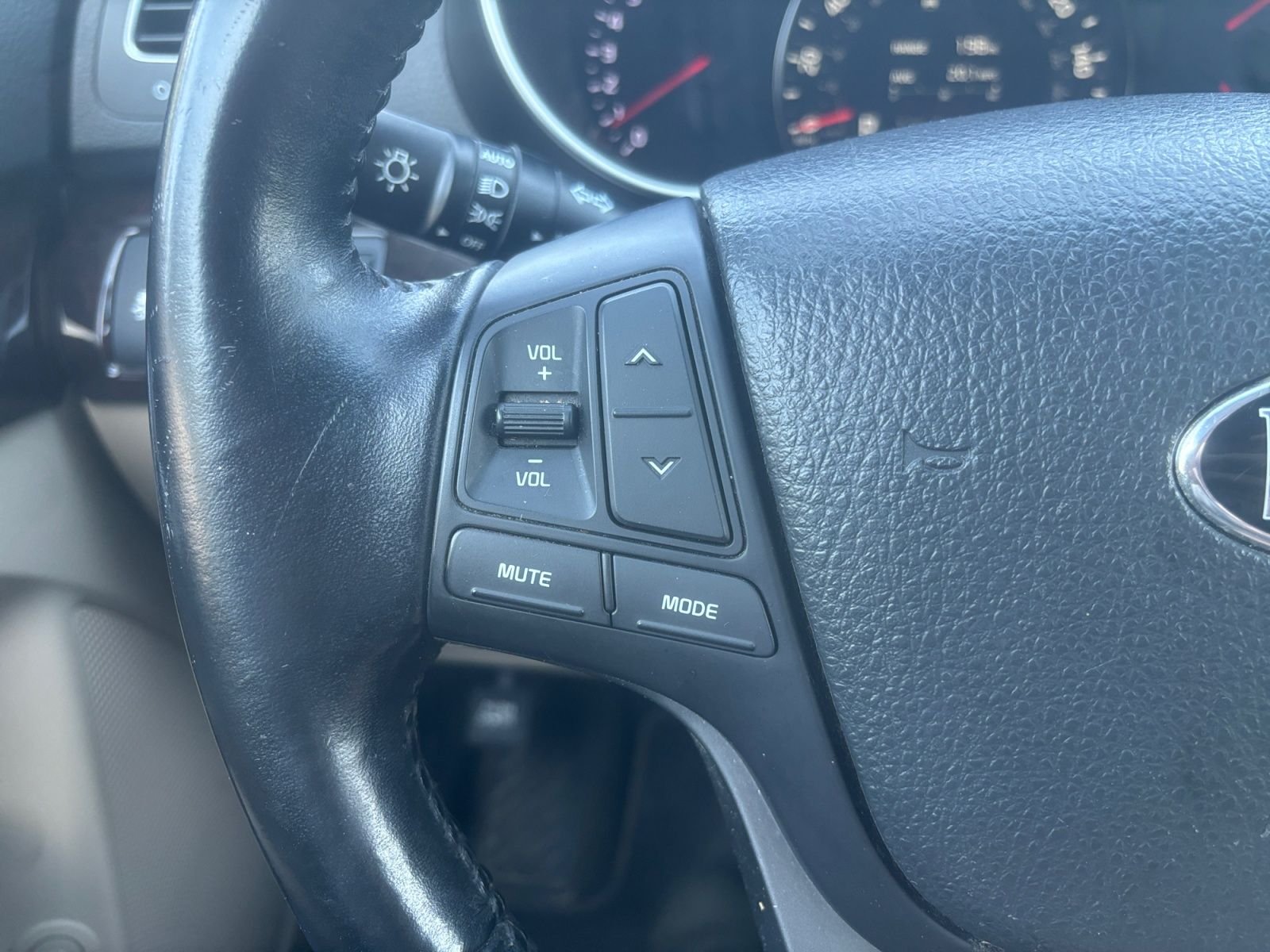 Used 2015 White Kia EX image 22