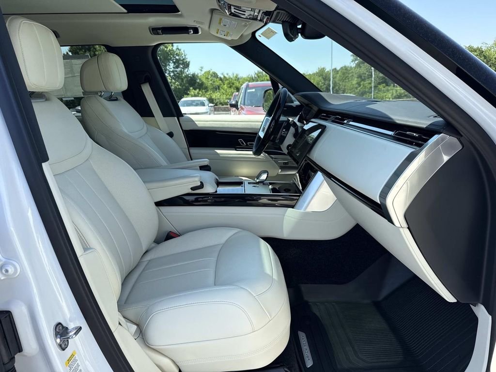 2025 Land Rover Range Rover SE - Photo 13
