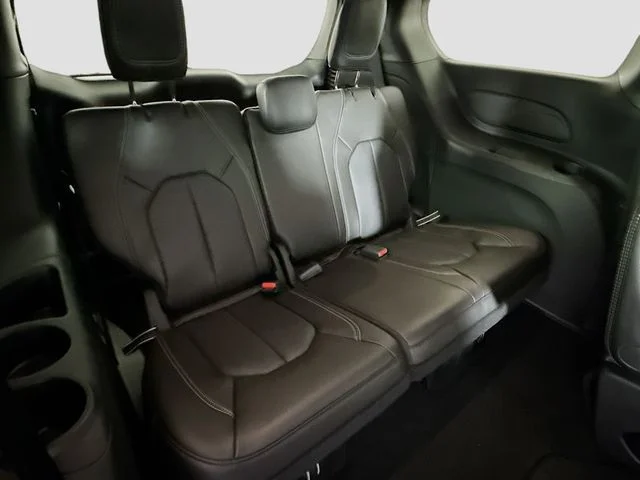 2027 Chrysler Pacifica Select - Photo 26