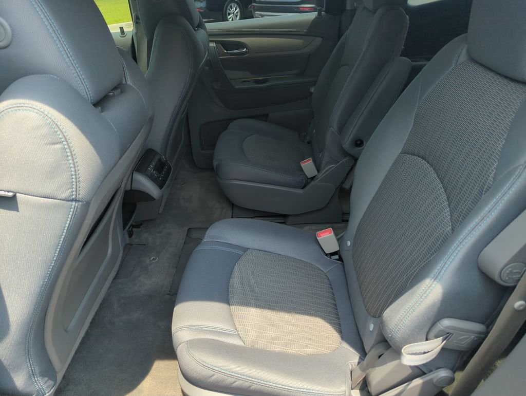 Used 2015 Silver Chevrolet 2LT image 27