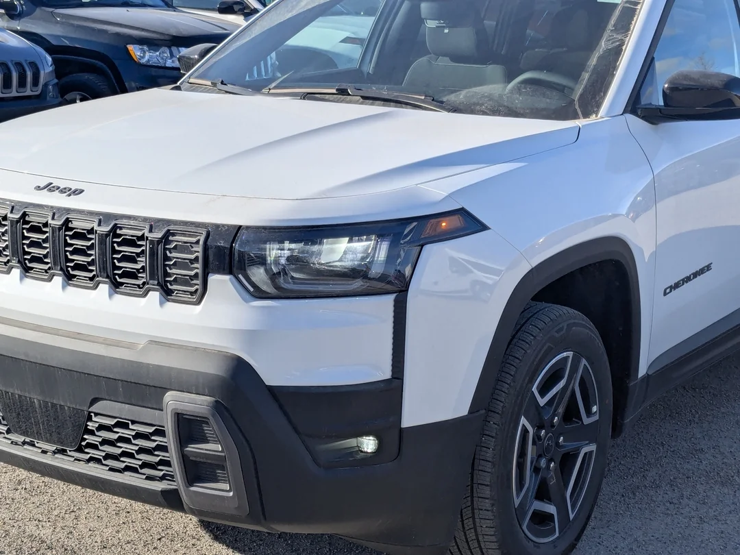 New 2026 White Jeep Laredo - - 4x4 - Pkg 23F - Compact Spare - 1.6L Turbo Hybrid - 12.3 Touchscreen & More! image 10